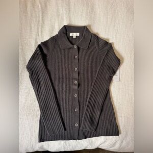 Spiritual Gangster Aster collared sweater with buttons. Size Medium. Black